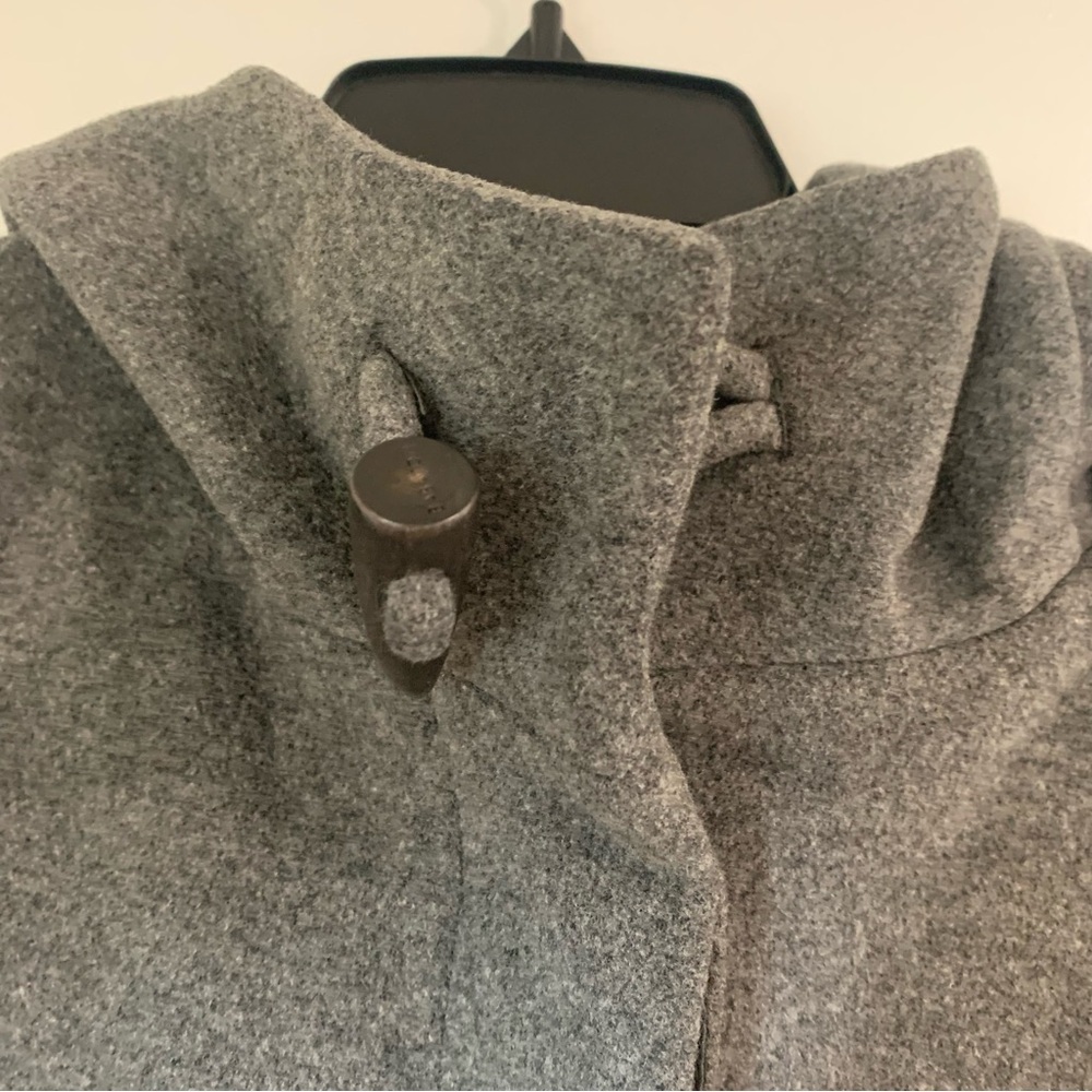 Aritzia Babaton Pearce Wool Cashmere Gray Hooded Coat Size XS Capsule Winter - Picture 5 of 15